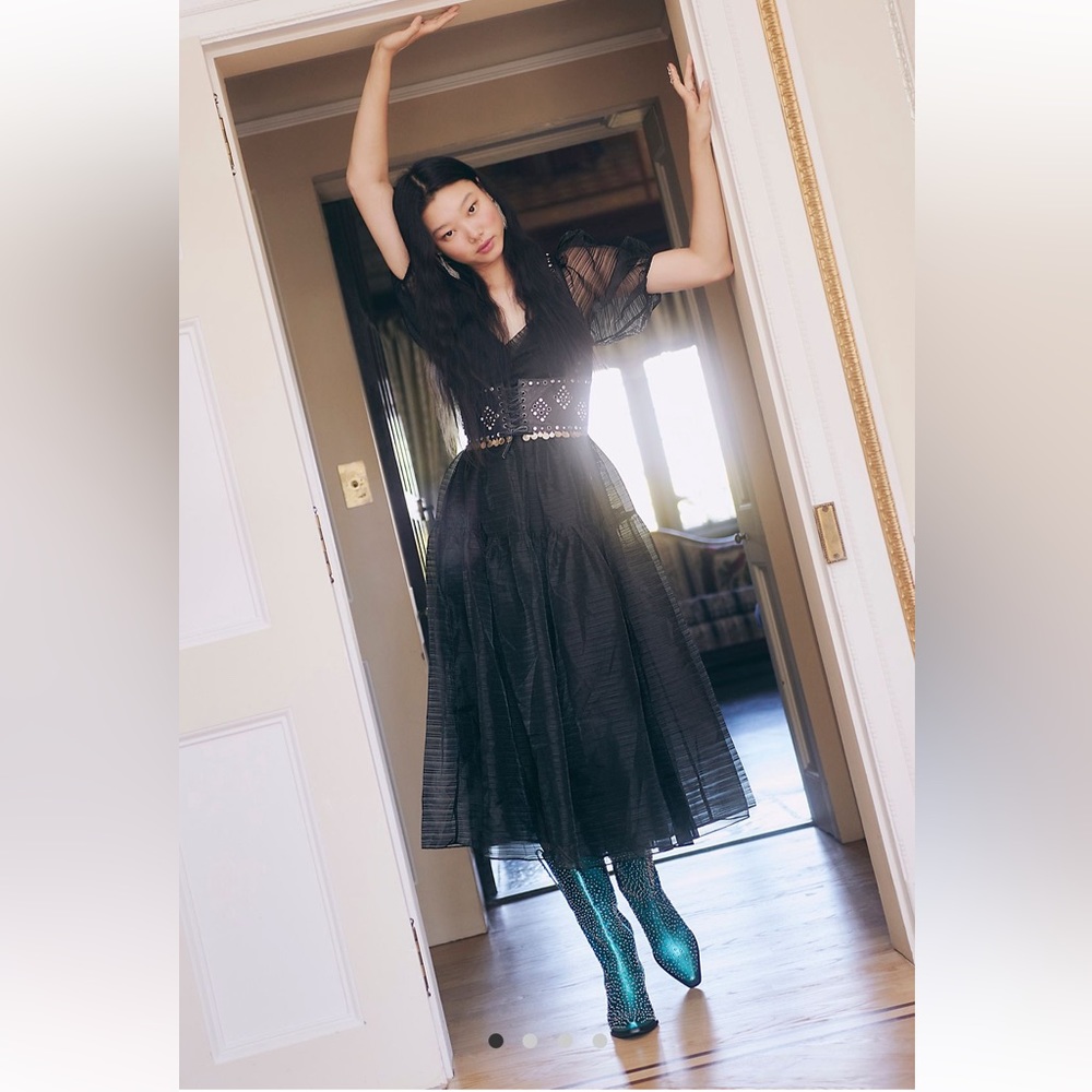Free people midi dress, black, sexy sweetheart neckline, fitted under the bust!